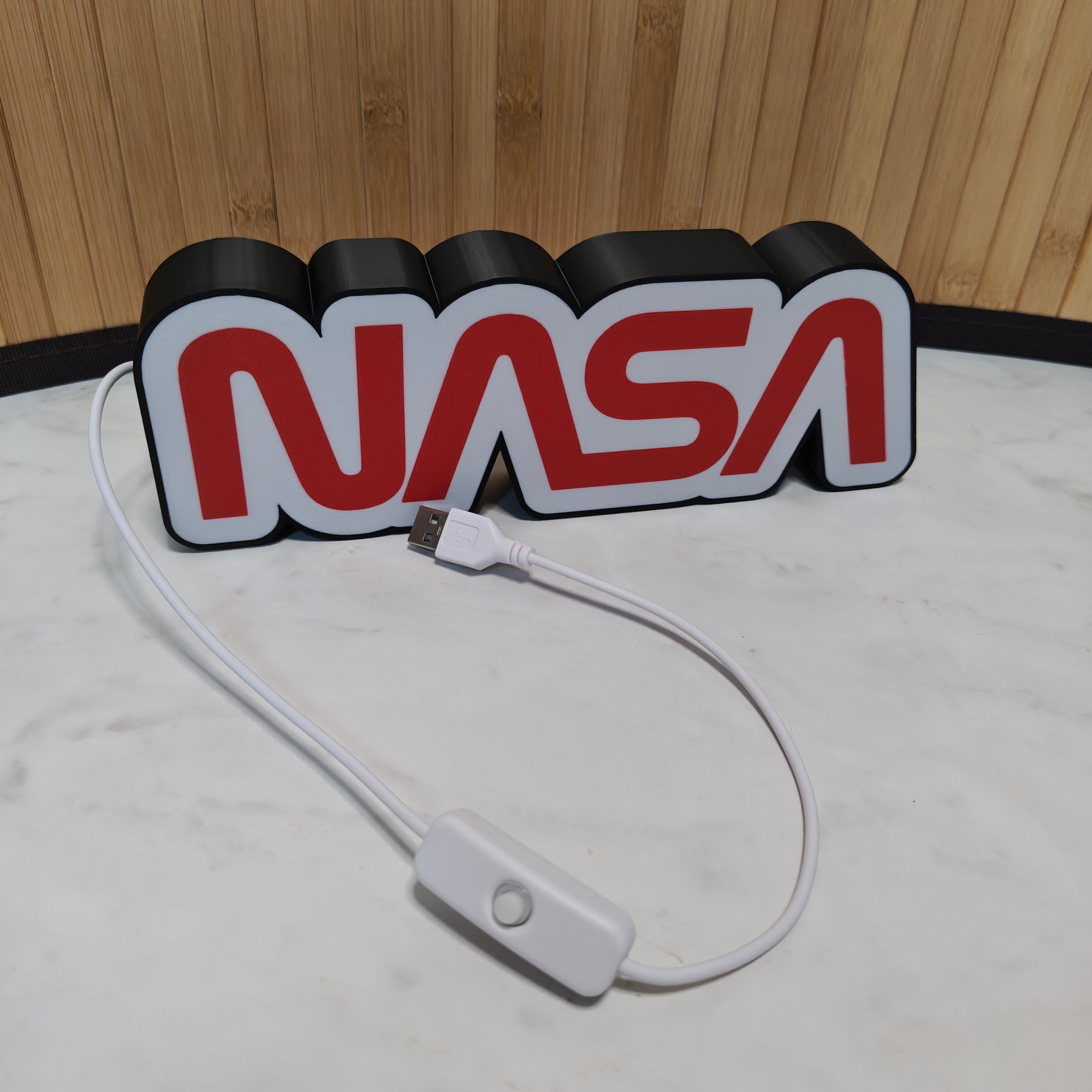 Lampada LED NASA "Worm" Logo – Insegna Luminosa Rossa Vintage USB (24 x 8 cm)