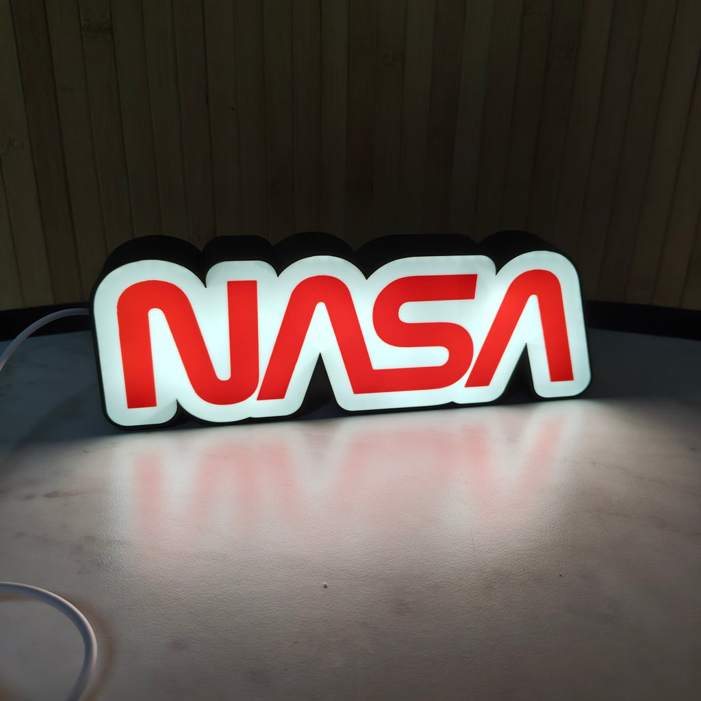 Lampada LED NASA "Worm" Logo – Insegna Luminosa Rossa Vintage USB (24 x 8 cm)