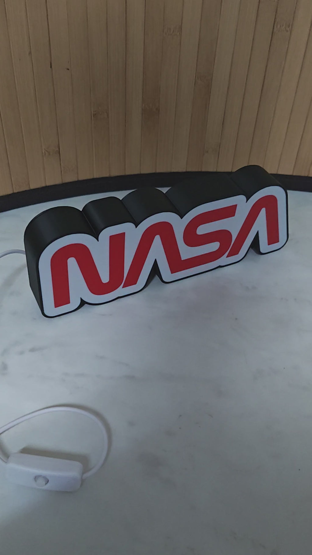 Lampada LED NASA "Worm" Logo – Insegna Luminosa Rossa Vintage USB (24 x 8 cm)